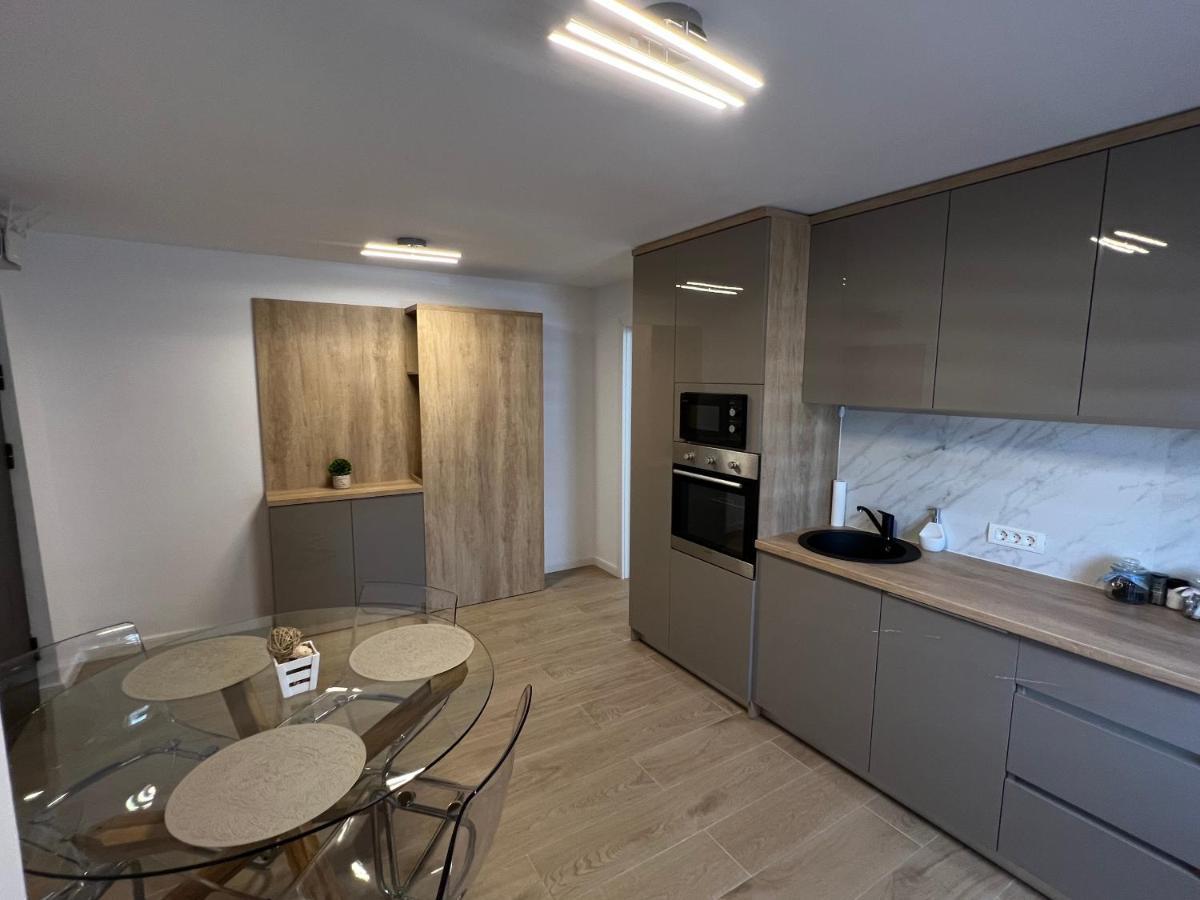 Luxury Apartment Centrul Vechi Curtea De Arges Ngoại thất bức ảnh